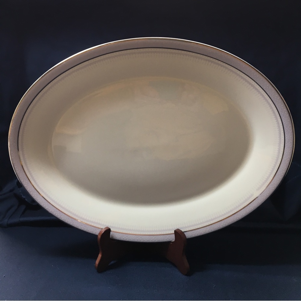 Royal Doulton Platter 13 1/4”
